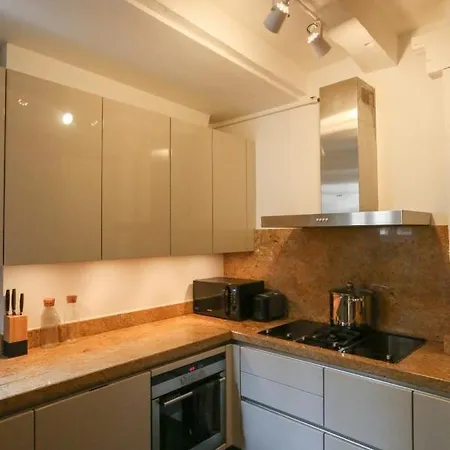 Spacious Apt For 2 With Wifi Near Sacre-Coeur Διαμέρισμα *